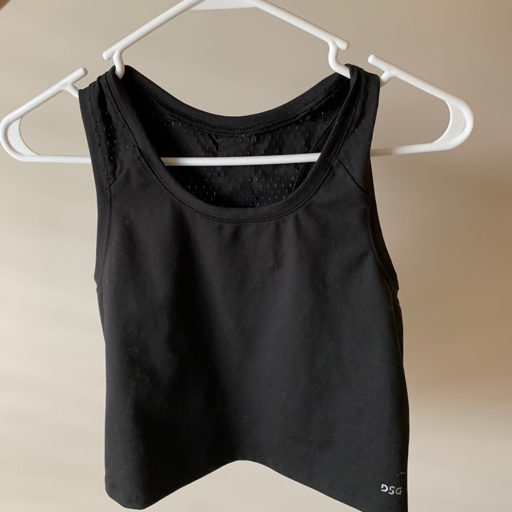 cropped workout tank